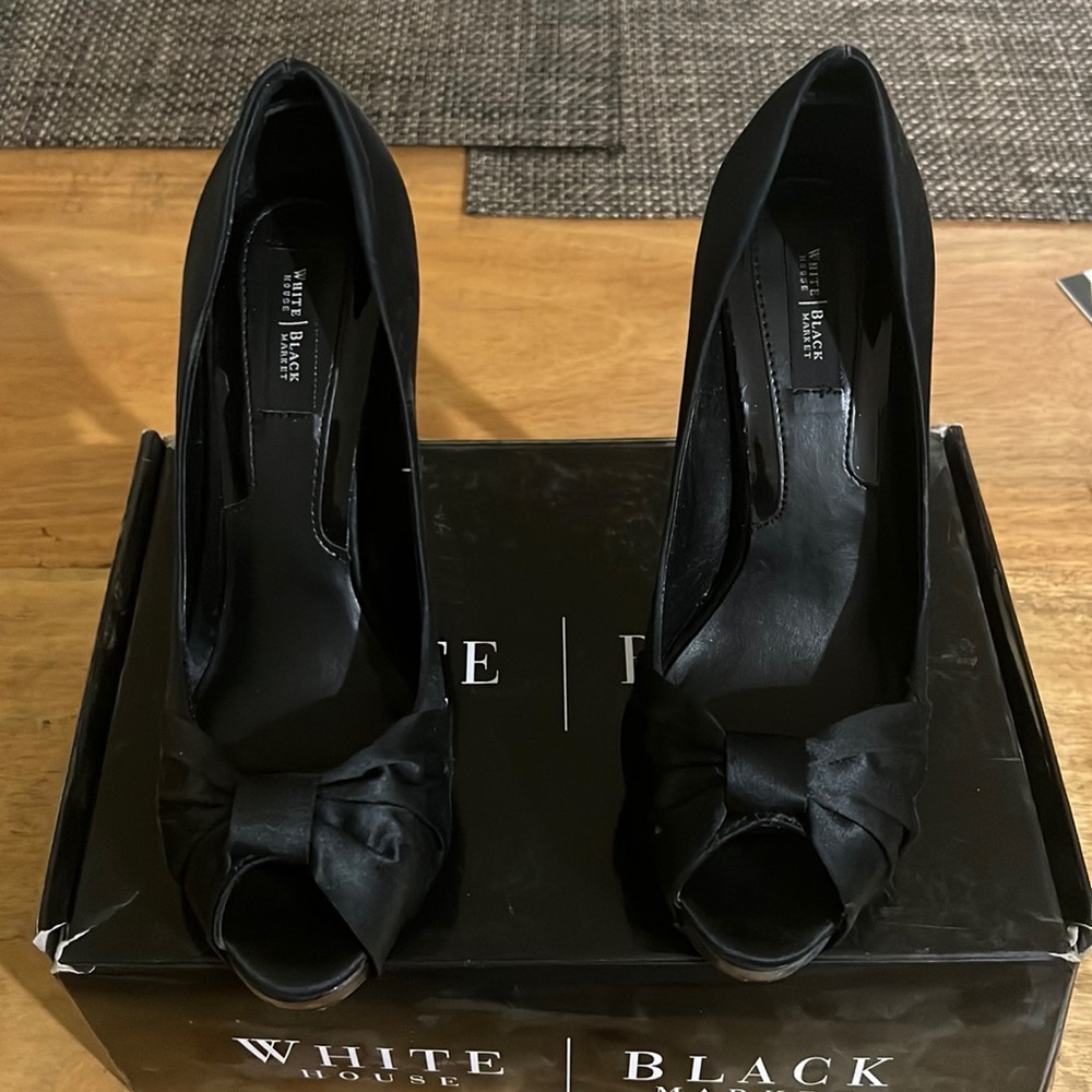 White House Black Market black satin Peep Toe Pumps size 7